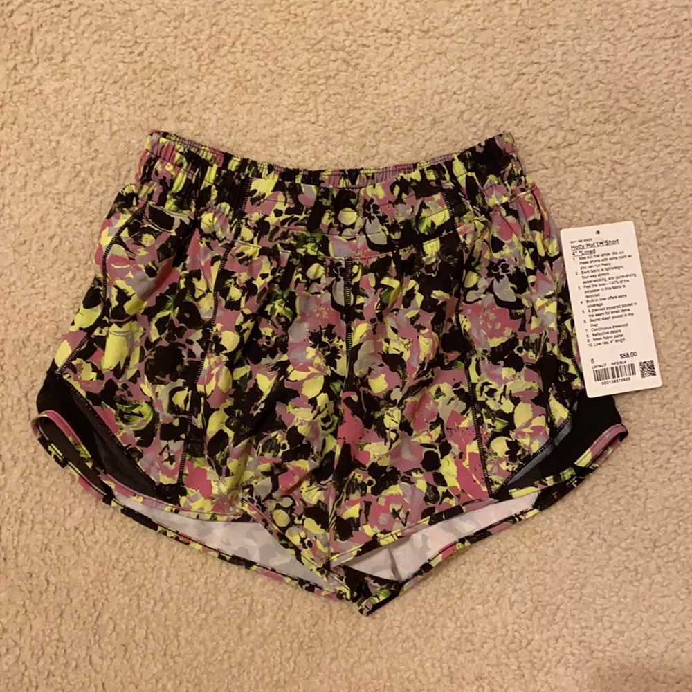 NWT Lululemon Hotty Hot LR 4” Lined Shorts